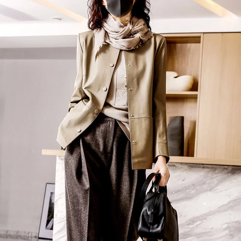 

Женское лацкан с длинным рукавом Офисные женские туфли из овечьей кожи; Сапоги с круглым носком и меховой воротник однорядные Пряжка кожаны...