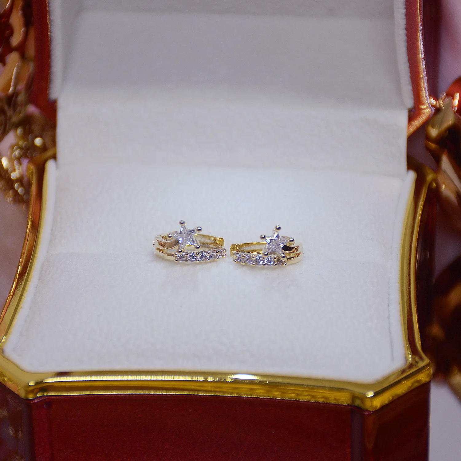 

Exquisite zirconia five-pointed star small ear buckle 14k real gold ZC earrings Simple temperament niche earrings for women