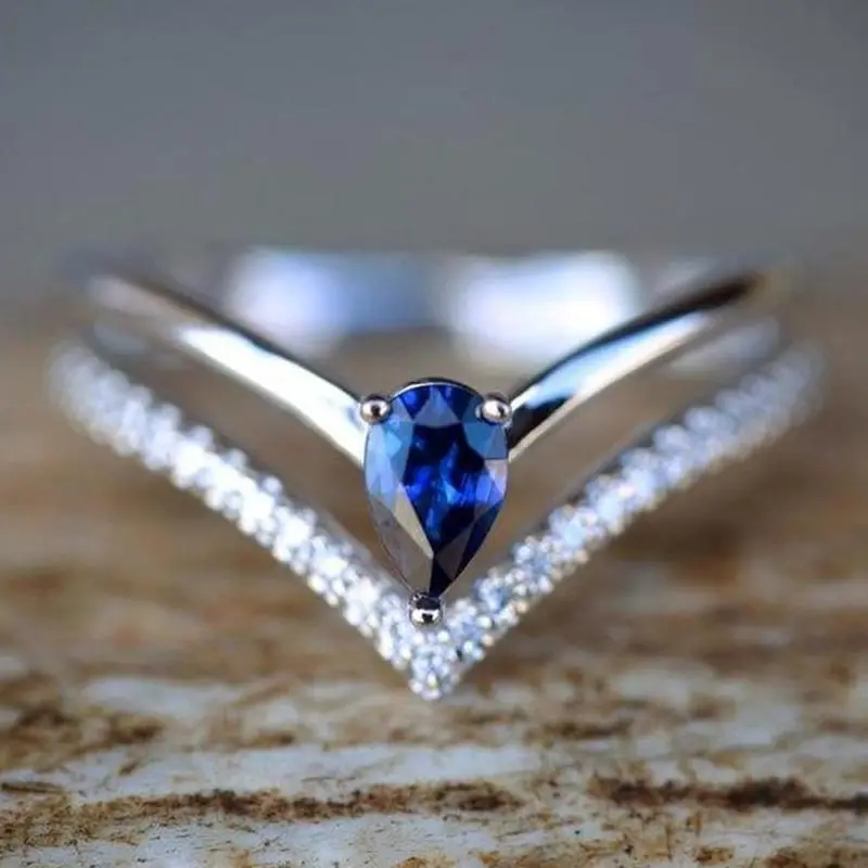 

Dainty Crystal Crown Rings for Women Water Zinc Alloy V Shape Woman Promise Ring Bridal Gifts Trendy Jewelry Accessories