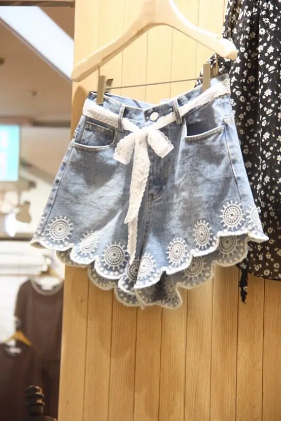 

Summer new wave wave embroidery female fashion wild was thin wide leg denim shorts