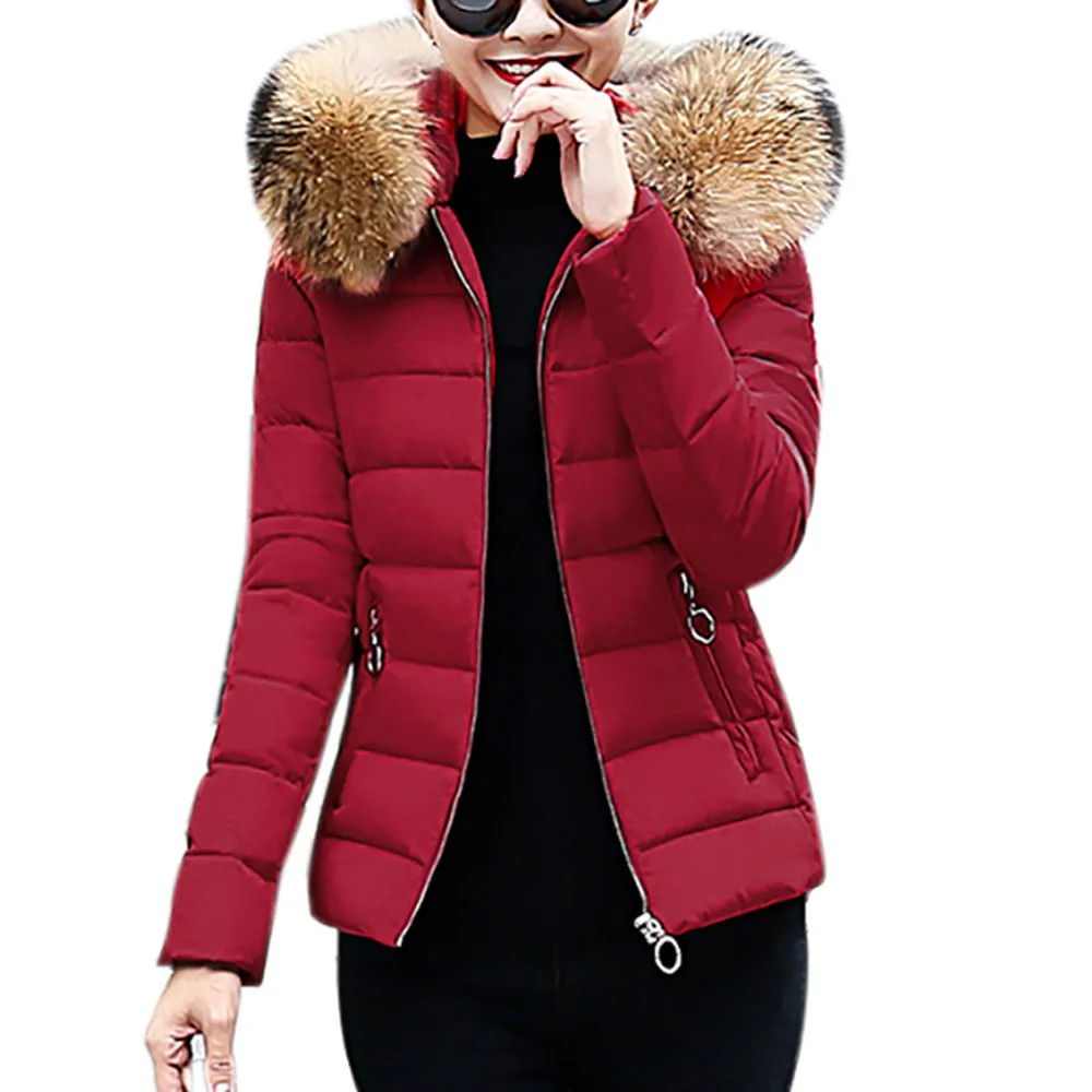 Женская куртка с капюшоном и меховым воротником короткая теплая простая