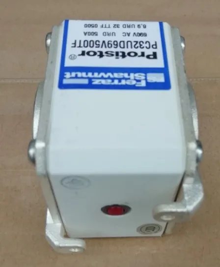 Fuses: PC32UD69V450TF 6 9 URD 32 TTF 0450 J300066 / PC32UD69V500TF K300067 PC32UD69V550TF L300068 aR |
