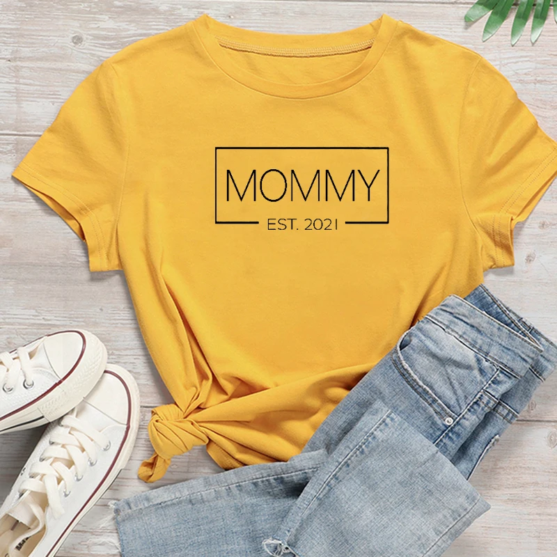 

Женская футболка с рисунком Mom Est, топ с надписью «Mom Life» в стиле Харадзюку, подарок на день матери, 2021, забавные печатные буквы