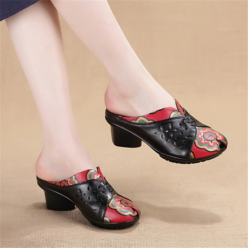 Сандалии женские из натуральной кожи танкетка с цветами Повседневные тапочки в