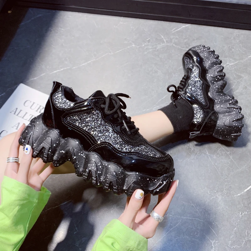 Женские кроссовки на платформе с закругленным носком шнурках толстом каблуке