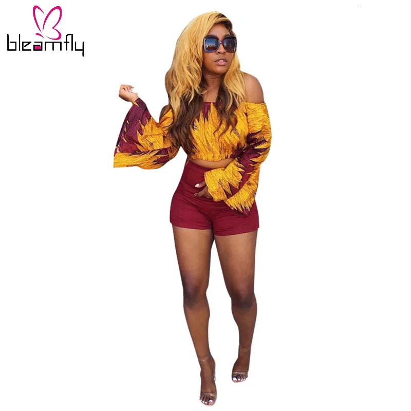 Женский топ с принтом листьев открытыми плечами расклешенными рукавами