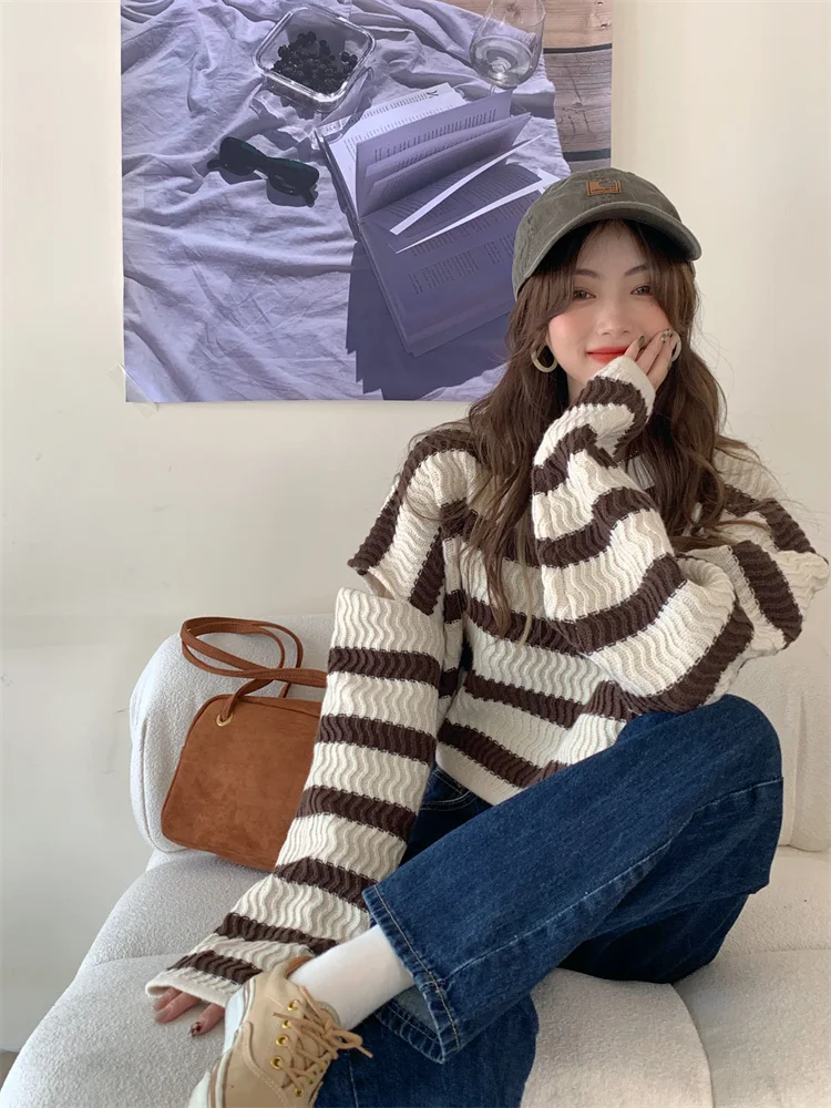 Женский свободный пуловер с отверстиями красный свитер в полоску контрастной