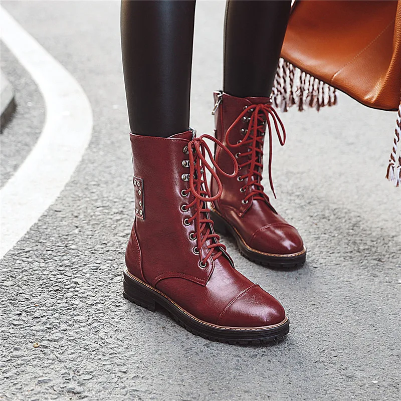 Женские ботильоны с заклепками YMECHIC модная зимняя обувь на шнуровке Короткие