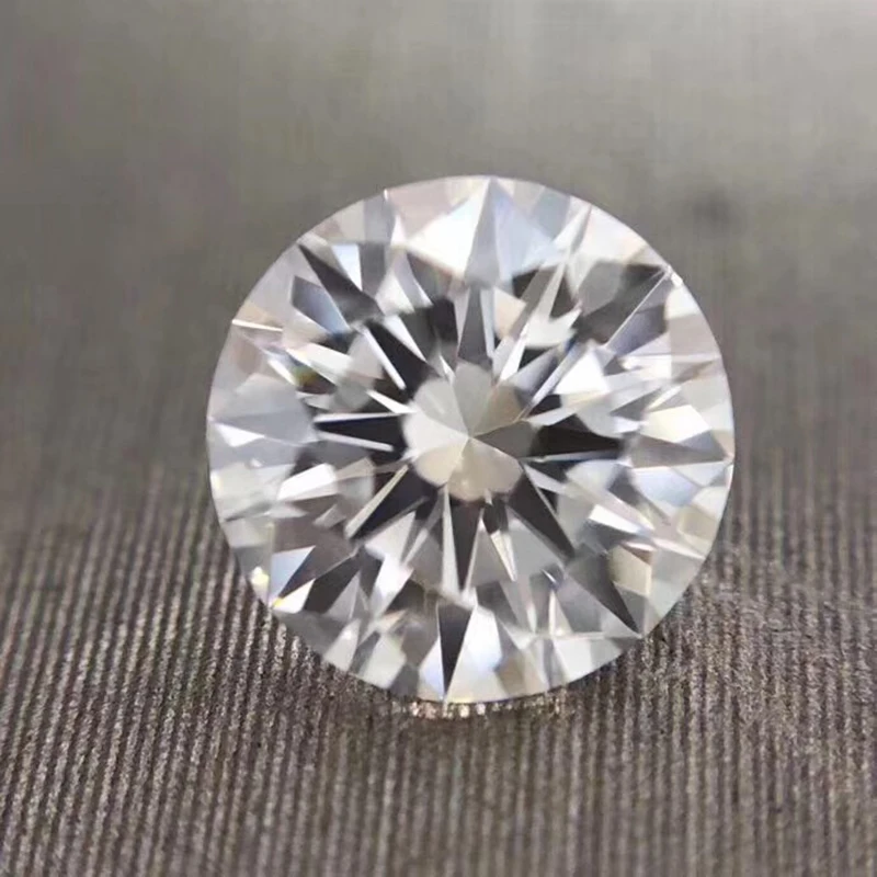 Бриллиант диаметром 9 мм 3 карата|Стразы и драгоценные камни россыпью| |