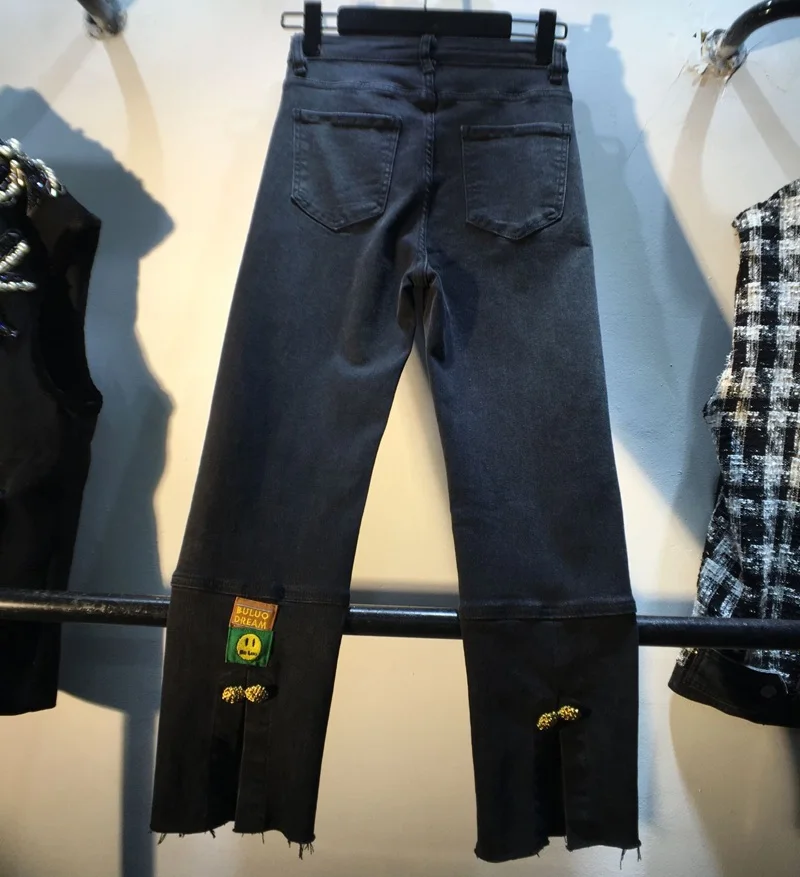 

Новинка Осень 2021 европейские товары Лоскутные вышитые рваные джинсы с улыбающимся нашивкой с высокой талией и разрезом для похудения