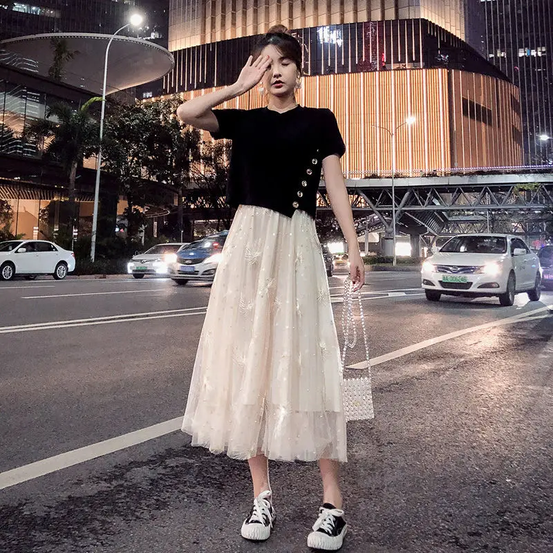 Женский костюм из двух предметов черная футболка на пуговицах с коротким рукавом