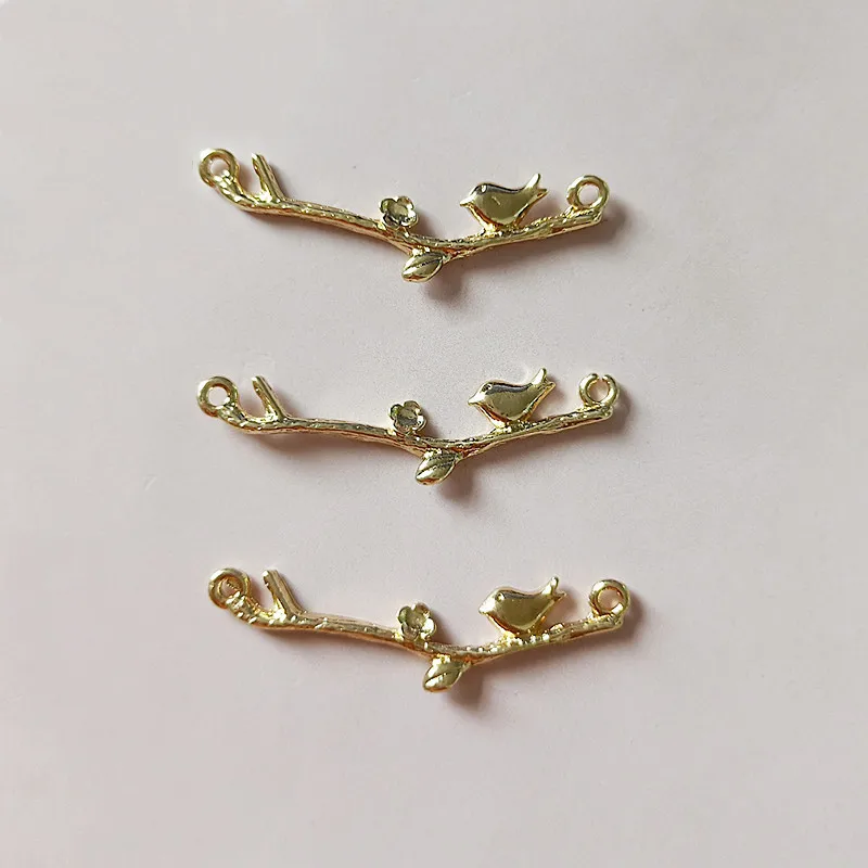 50 шт. подвеска в виде птицы на ветке 11 х35 мм