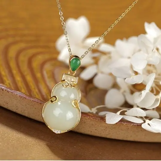 

2021 Chinese style new style Chalcedony Hetian Jade Gourd Female Pendant Clavicle Chain Retro 2019 New Silver Accessories