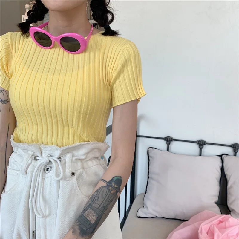 Женская летняя приталенная куртка однотонная короткая футболка с коротким