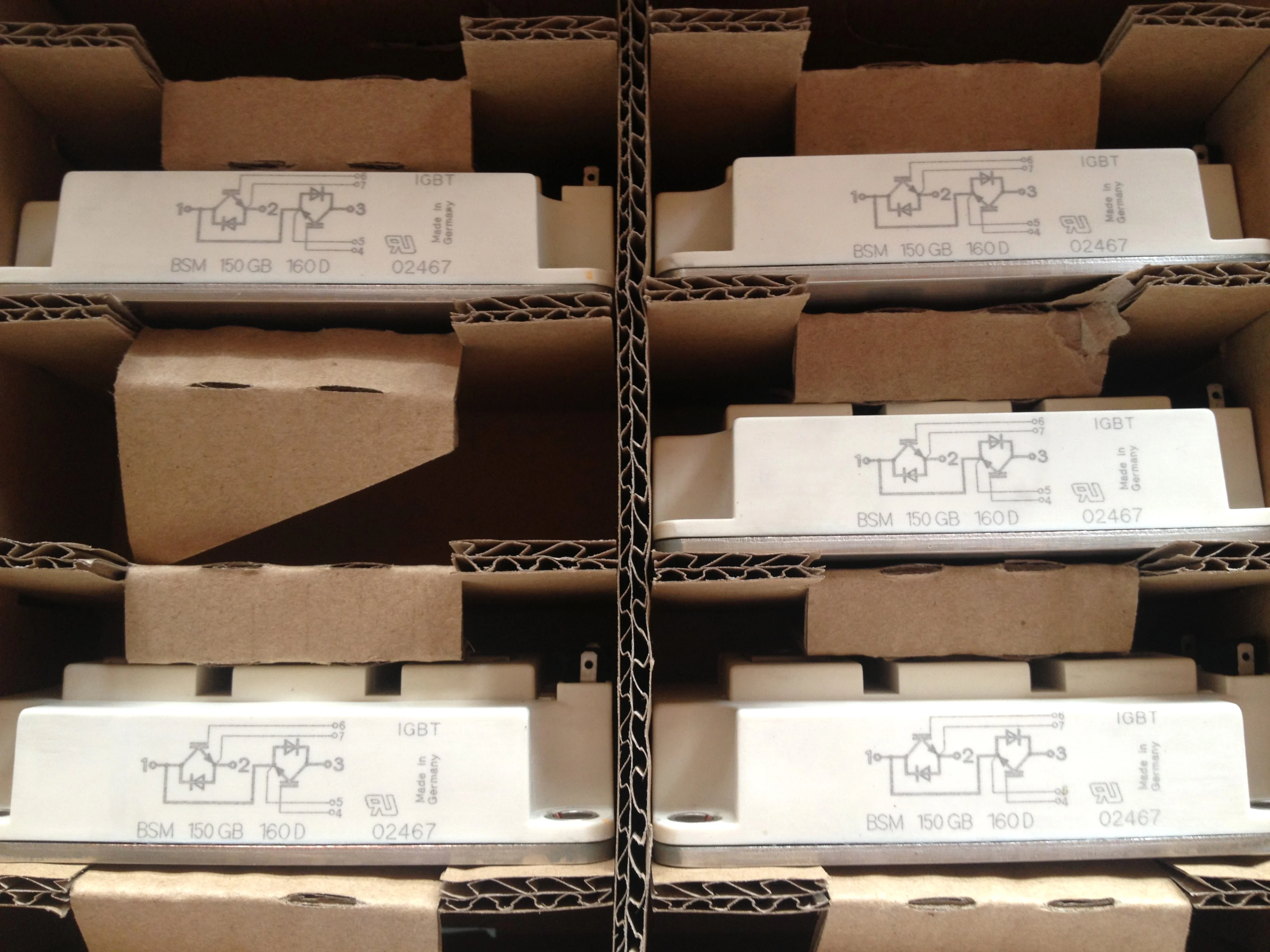 

BSM150GB160D оригинал, может предоставить тест, 1 год гарантии