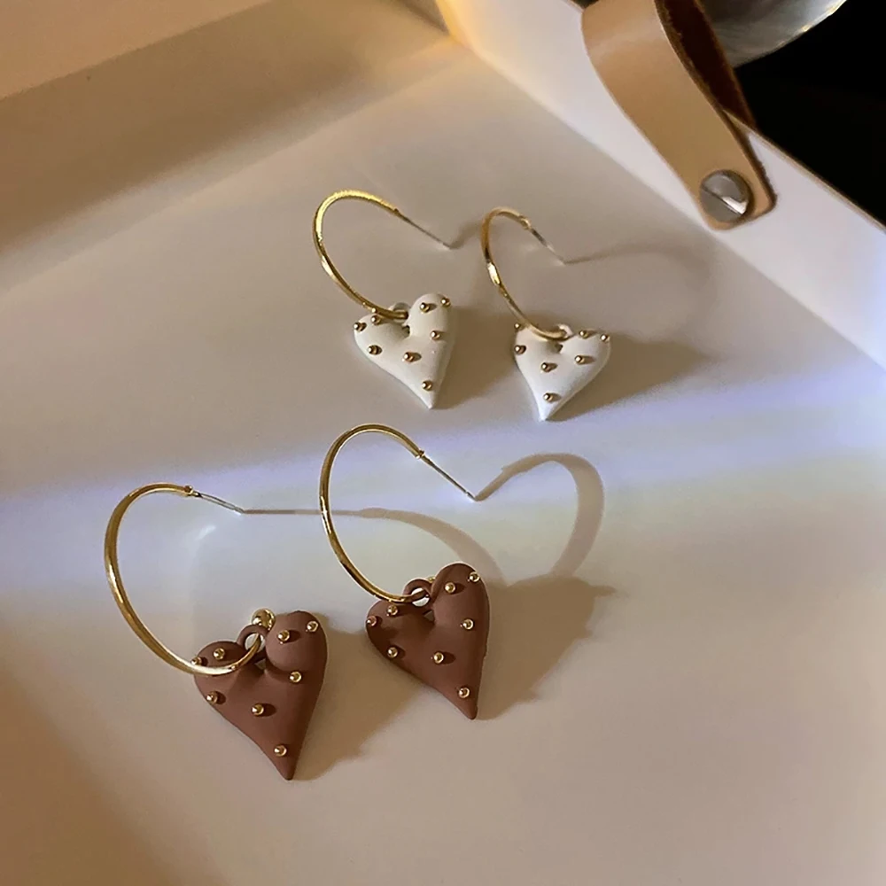 

Ghidbk New Trendy Elegant Metal Heart Hoop Earrings For Women Vintage Ladies Fashion Circle Huggie Earrings Party Jewelry Gifts