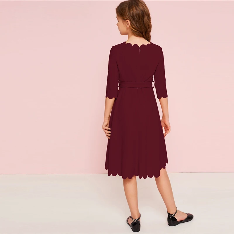SHEIN Kiddie/однотонное праздничное платье с зубчатым подолом для девочек с поясом, г., летние детские платья с высокой талией, милое ТРАПЕЦИЕВИДНОЕ расклешенное платье до колена