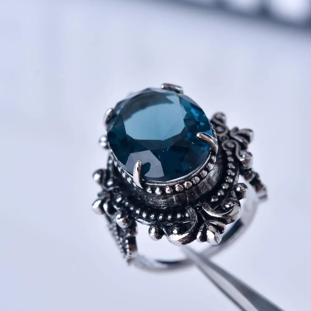 Женское Винтажное кольцо с крупным синим овальным камнем | Украшения и