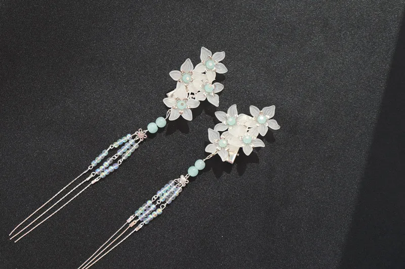 

Заколка для волос в стиле ретро