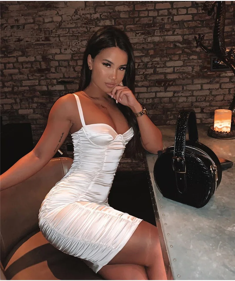 Мода блестящие Ruched Bodycon Вечерние Платье для ночного клуба Сатиновые туфли с ремешком мини платье Для женщин Vestidos сексуальный пуш-ап в обтяжку женская одежда