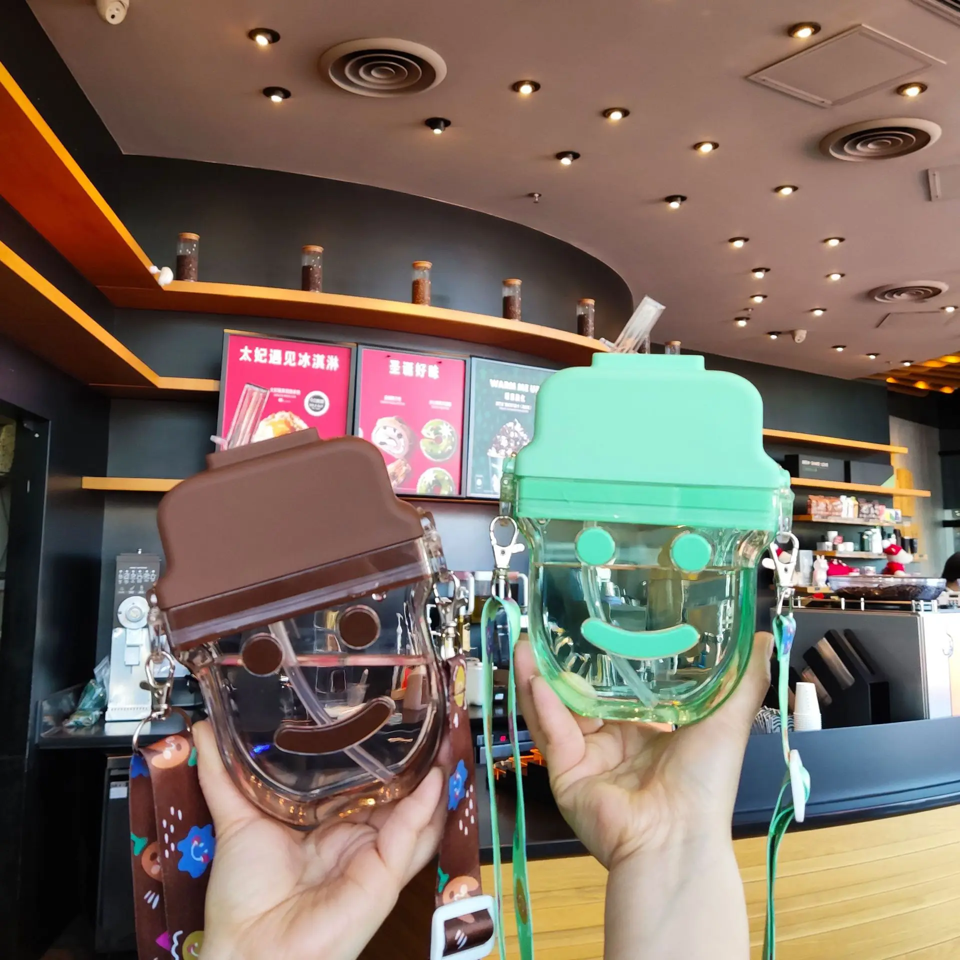 

Lovely girl smiling face cup student drinking cup with straw Creative Cup
