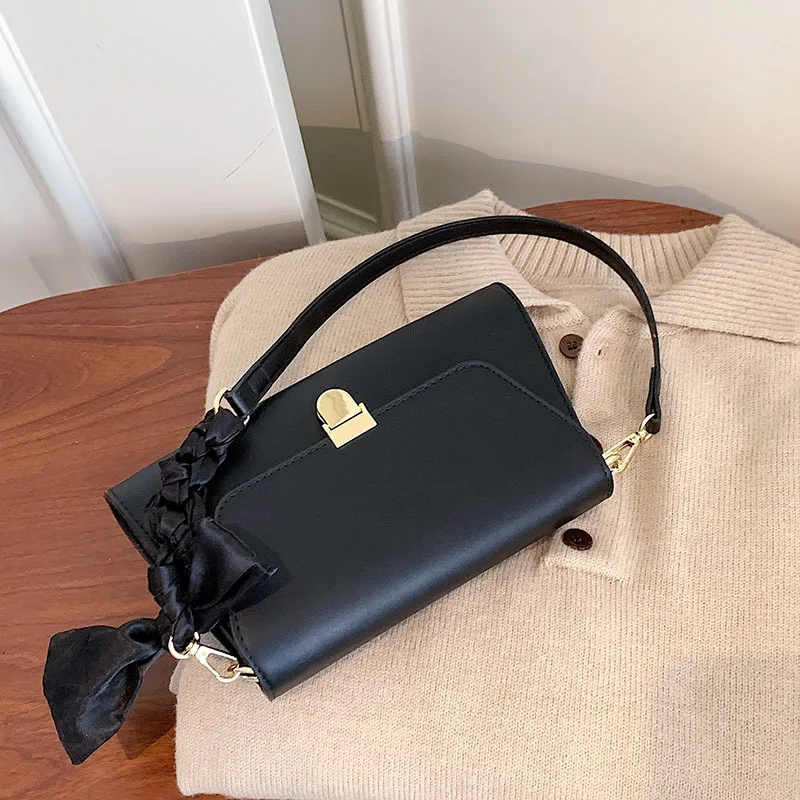

Textured One-shoulder Handbags Autumn 2021 New Trendy Fashion Wild Silk Scarf Bag Single Shoulder Armpit Small Square Bag