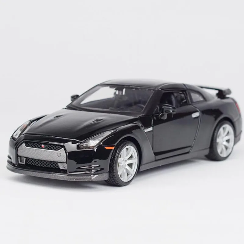 Metal Alloy Diecast 1:24 Scale Classic JAPAN GTR GT R Fast Racing cool Car Model Diecast Vehicles Collection Toys For Kids