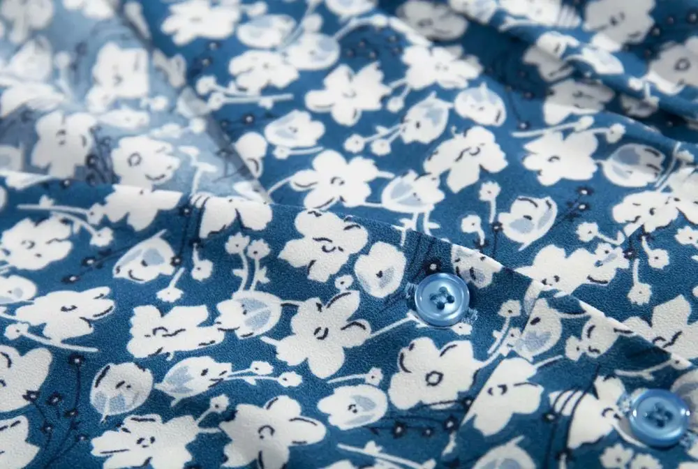 

Vintage blue floral print women blouse v neck buttons blusas mujer 2019 new fashion shirt chiffon tops