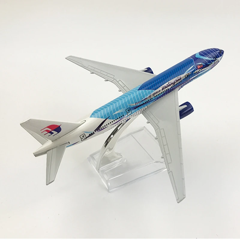 Модель самолета авиакомпании MAS B777 16 см в масштабе 1:400 из легированного металла |