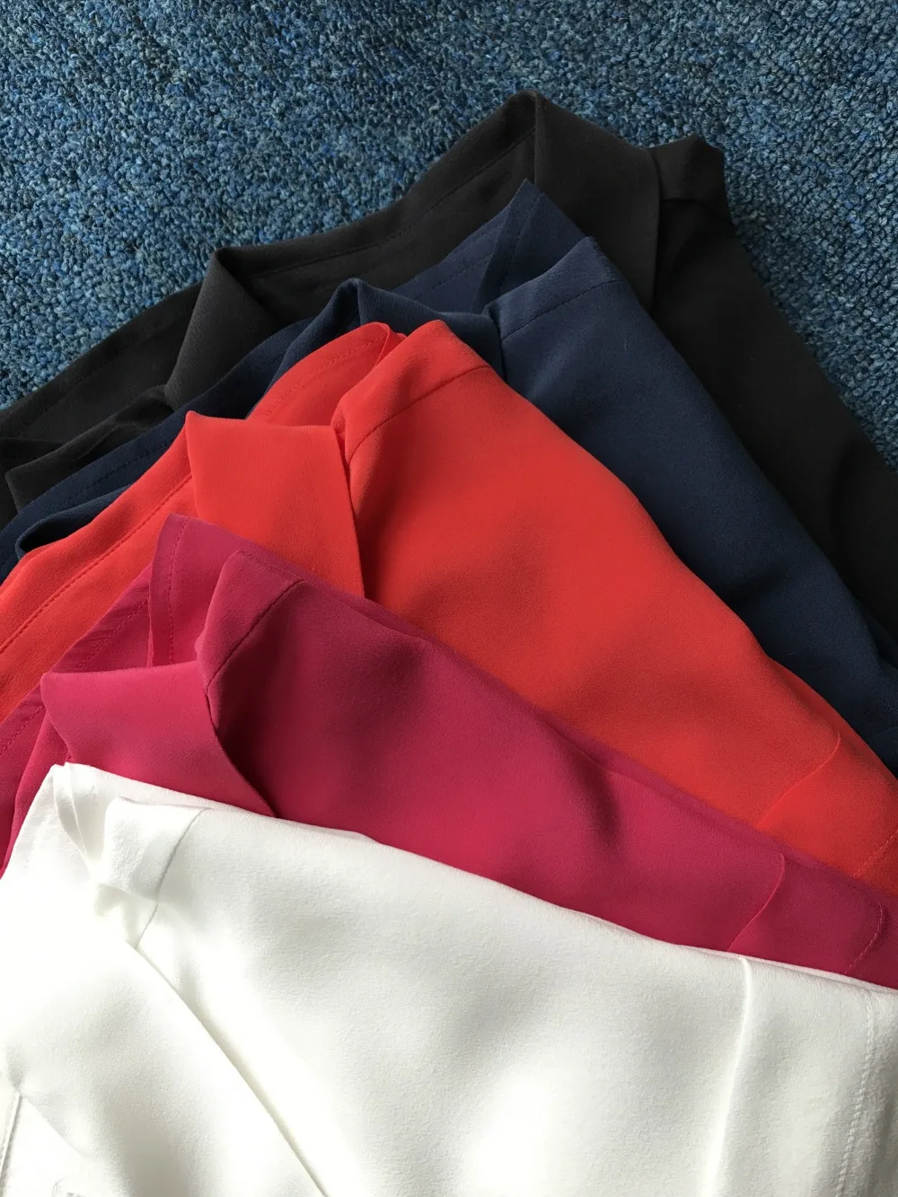 Женские блузки с карманами и пряжкой рубашки длинными рукавами во французском