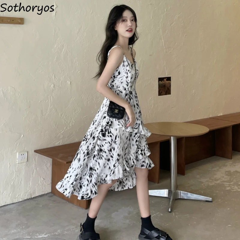 

Женское платье на бретельках-спагетти, с V-образным вырезом