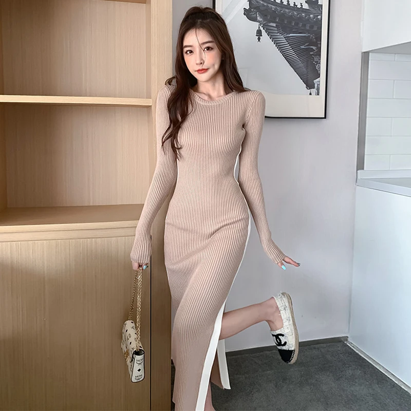 

Женское трикотажное платье миди с длинным рукавом, круглым вырезом и разрезом