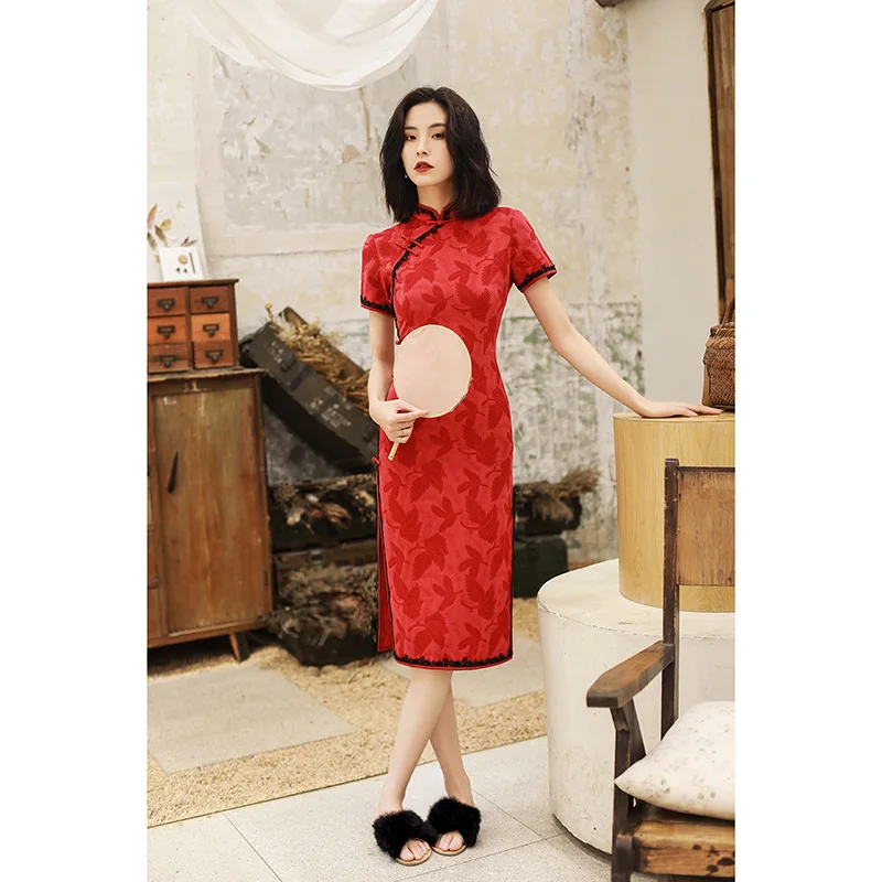 

2021 Retro Cheongsam Jacquard Lace Red Improved Cheongsam Dignified Temperament Mid-length Collar Qipao Chinese Wedding Dress