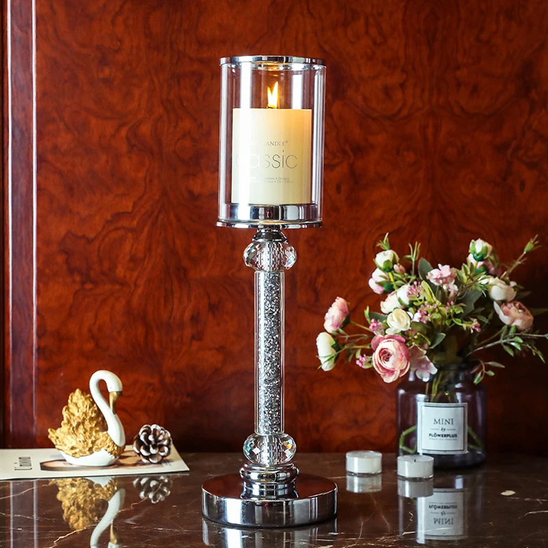 С украшением в виде кристаллов подсвечник для свечи столба используется свадьбы