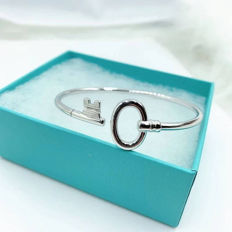 

Original Genuine 11 S925 Sterling Silver Round Key Hot Trendy Bracelet Women Logo Romance High-End Jewelry Holiday Gift