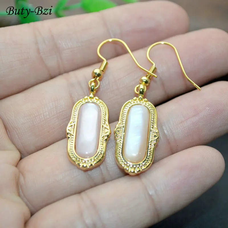 

Vintage Golden Metal Edge Geometrical Shape Natural Shell Dangle Earrings Stylish Web Celebrity Girl Woman Party Jewelry Gift