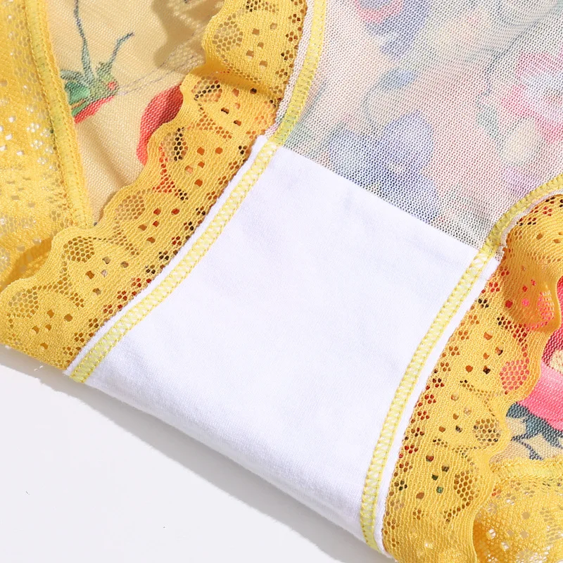 Женское нижнее белье с изображением Микки Мауса |