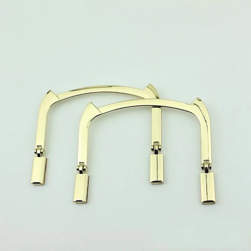 Из 2 предметов Сумка светло-золотистого цвета ручка с металлическим ободком