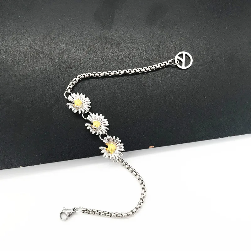 KPOP G-Dragon Three Daisy Design Bracelets Peaceminusone Women Jewelry PEACEMINUSONE Unisex Accessories