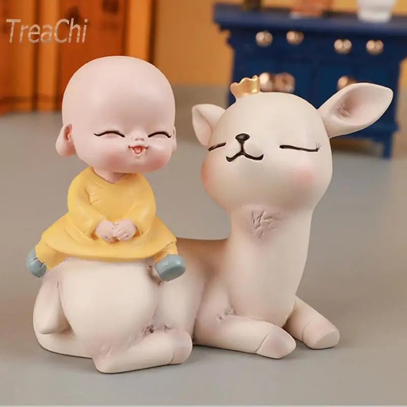 Творческая личность олень на спине маленький монах вибрирующий головой