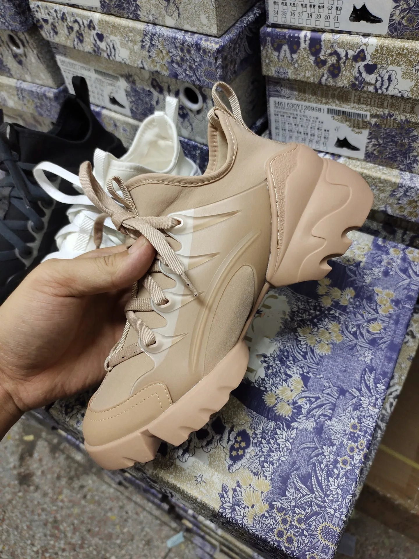 

2021 spring and summer women's leather casual sports shoes have increased thick-soled breathable trend daddy shoes
