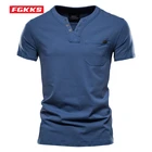 Мужская футболка на пуговицах FGKKS, однотонная хлопковая Футболка с карманами и V-образным вырезом, повседневная классическая брендовая футболка с коротким рукавом для лета