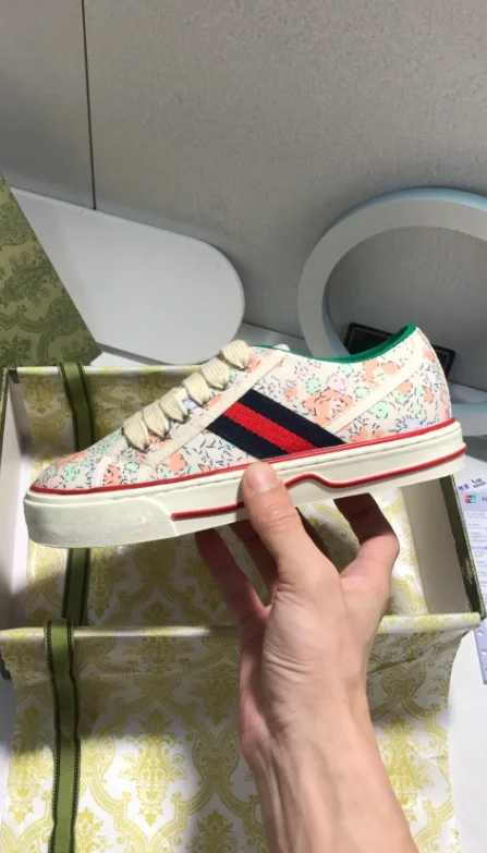 

Мужские парусиновые туфли с вышивкой Звездные однотонные дышащие женские повседневные туфли на плоской подошве для влюбленных Прямая пост...