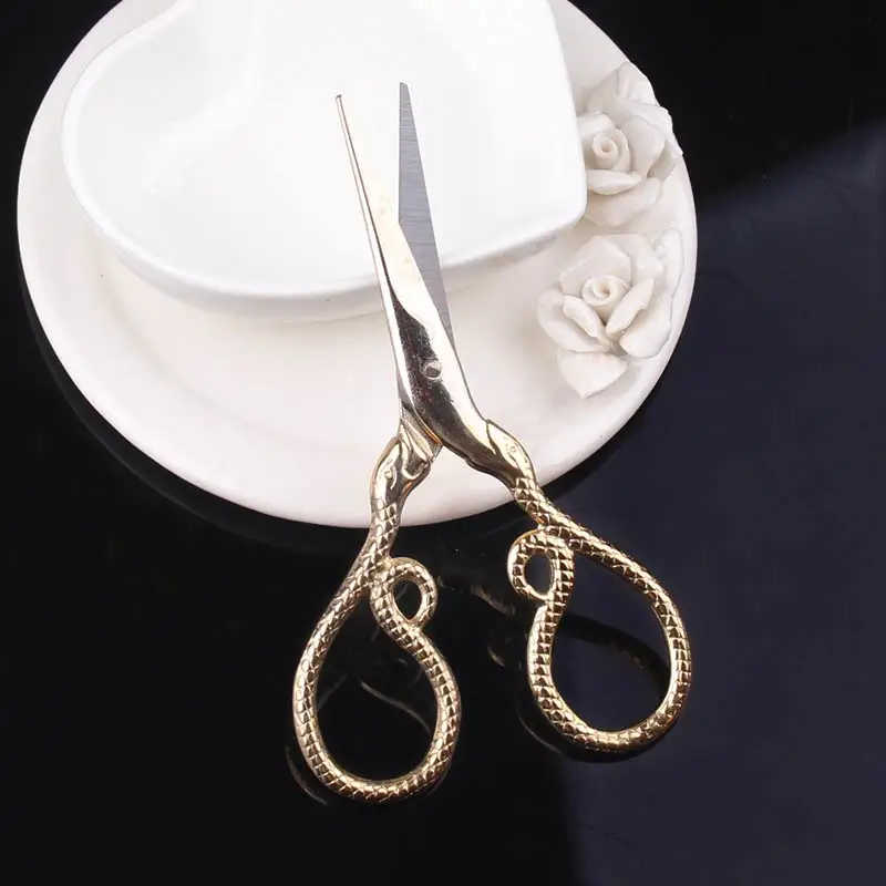 Ножницы для рукоделия с вышивкой в стиле ретро аист фигурка классическая ткань