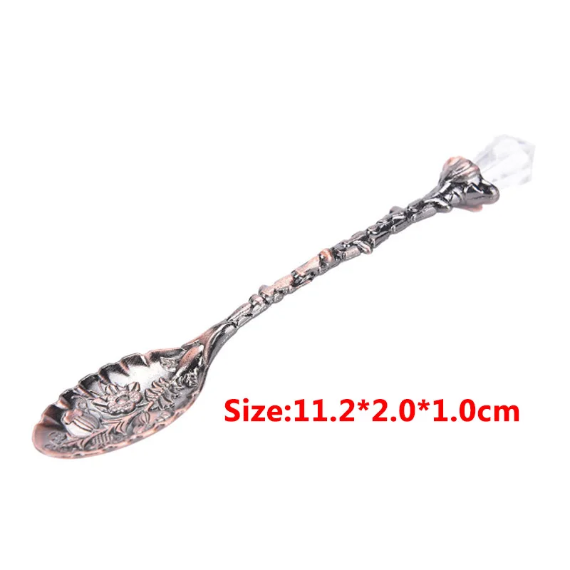 

Hot 1pc Vintage Coffee Spoons Mini Royal Style Metal Gold Carved Coffee Snacks Fruit Prikkers Dessert Fork Kitchen Tool Teaspoon