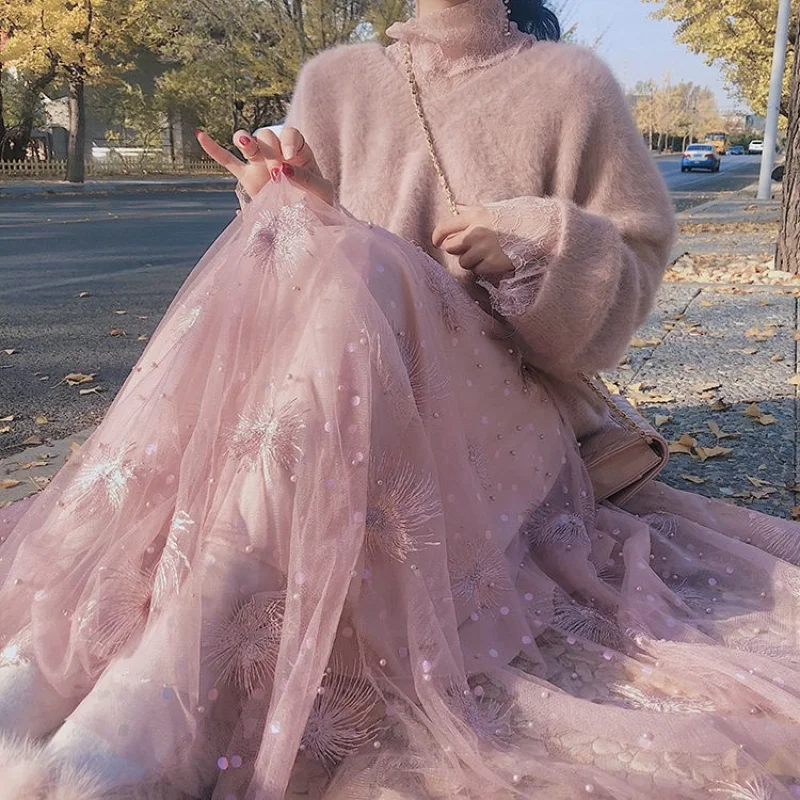 

Женский комплект из двух предметов, мягкий мохеровые вязаные свитер с длинным рукавом + сетчатая юбка с вышивкой