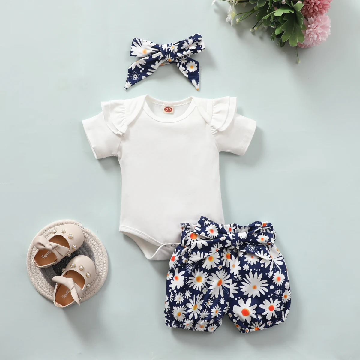 

2021-01-05 Lioraitiin 0-24M Newborn Baby Girl 3Pcs Summer Clothing Set Fashion Daisy Printed Shorts Headband Solid Romper Top