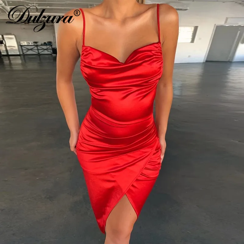 Женское атласное платье миди Dulzura с рюшами поясом и разрезом вечерние облегающие
