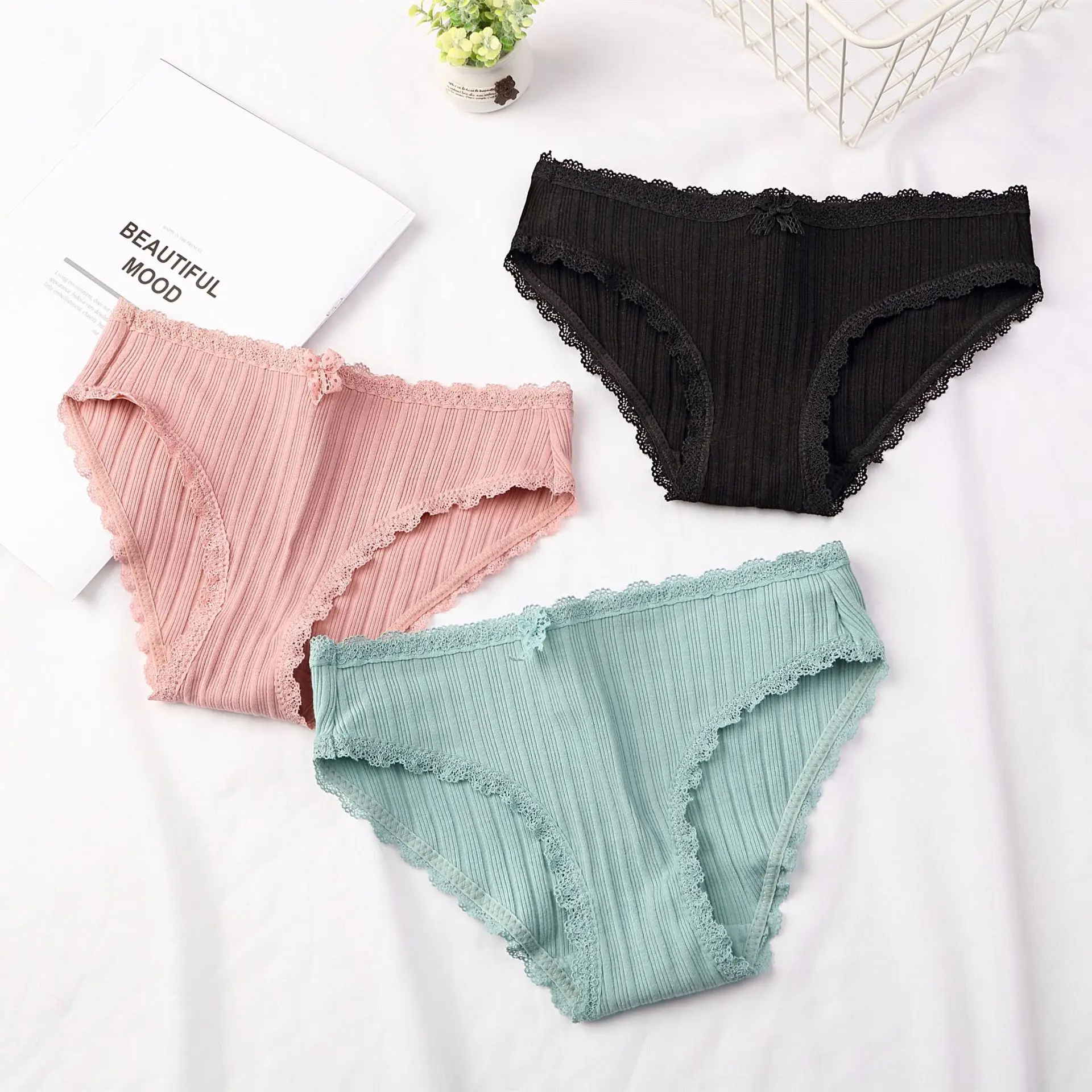 Кружевное студенческое нижнее белье с треугольным вырезом трикотажное