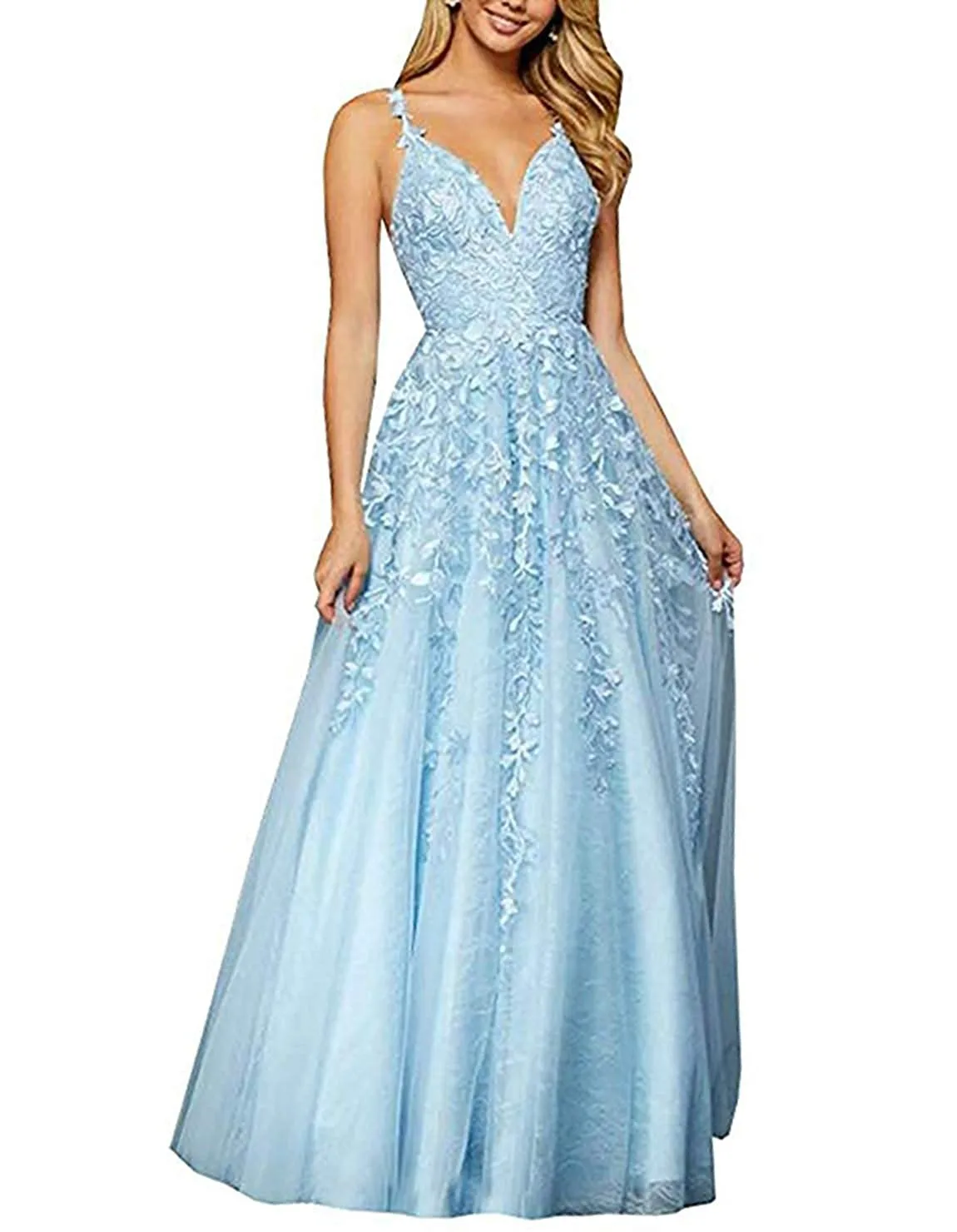 Длинное вечернее платье на тонких бретельках с треугольным вырезом кружевные